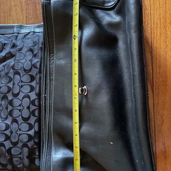 Authentic Coach Laptop Messenger - Picture 13 of 16